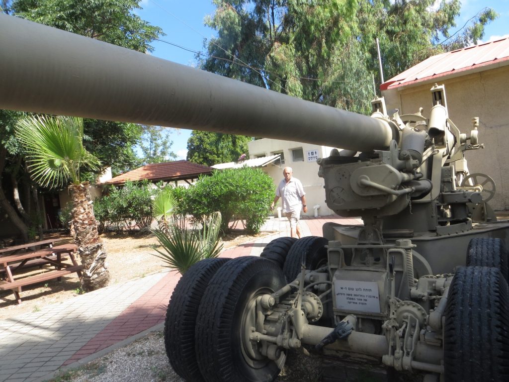 טום אביב - משפיען/ית